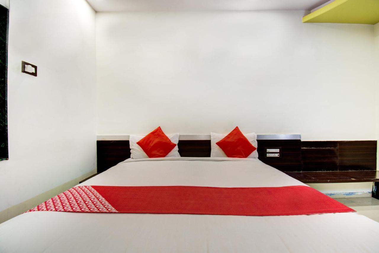 Oyo 11548 Hotel Mrunal Palace Аурангабад Екстериор снимка
