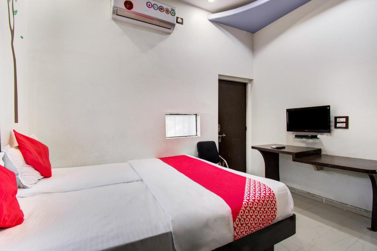 Oyo 11548 Hotel Mrunal Palace Аурангабад Екстериор снимка