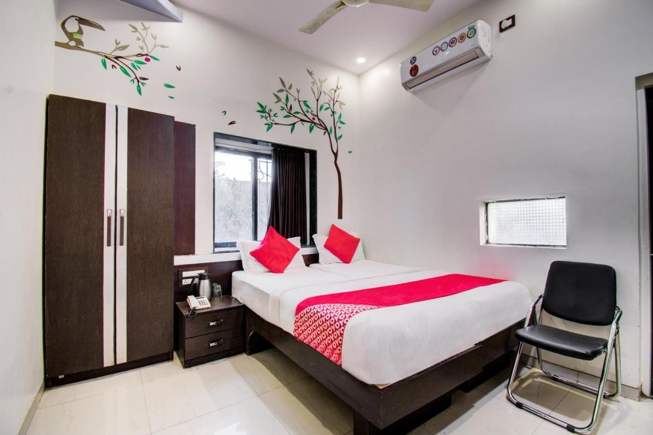 Oyo 11548 Hotel Mrunal Palace Аурангабад Екстериор снимка