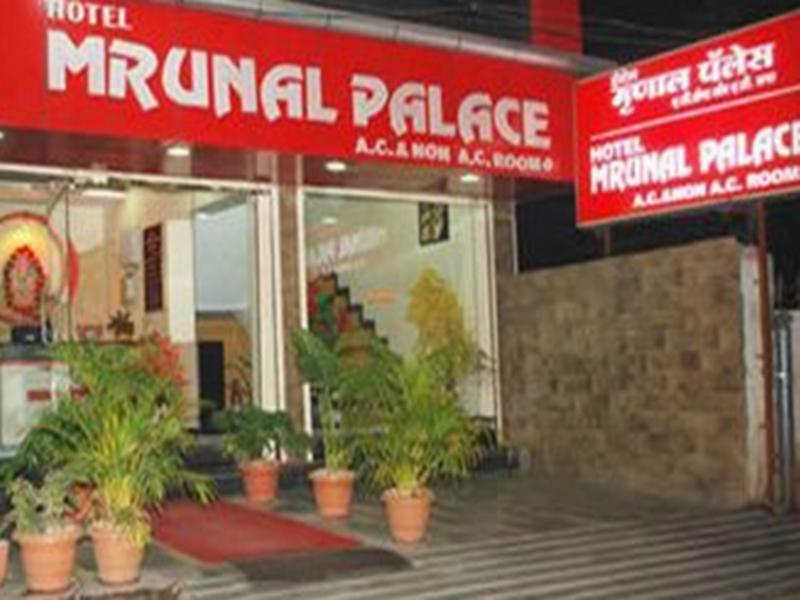 Oyo 11548 Hotel Mrunal Palace Аурангабад Екстериор снимка