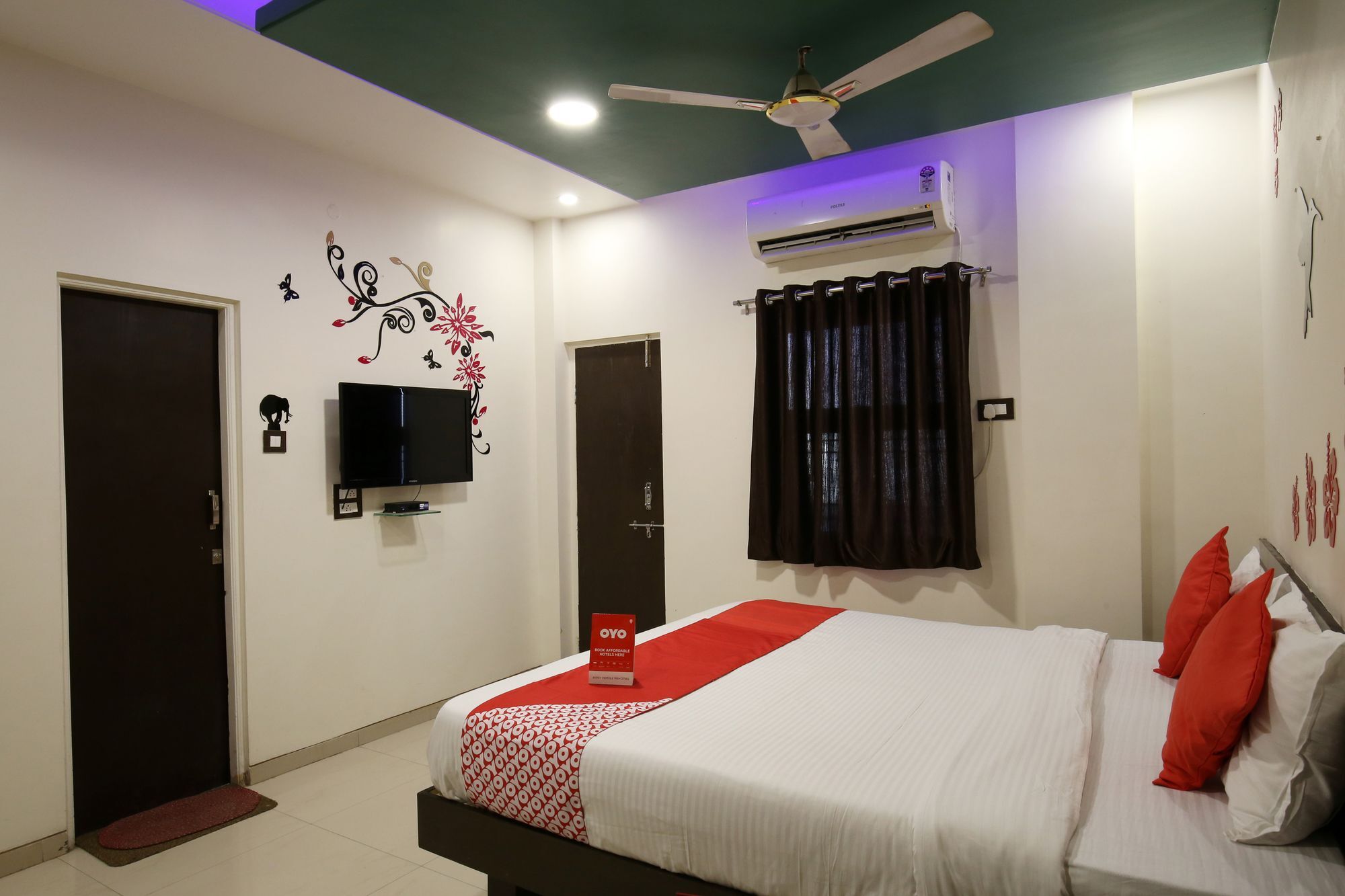 Oyo 11548 Hotel Mrunal Palace Аурангабад Екстериор снимка