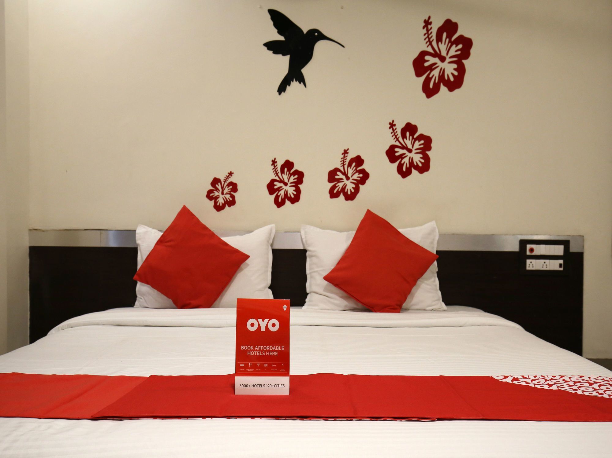 Oyo 11548 Hotel Mrunal Palace Аурангабад Екстериор снимка