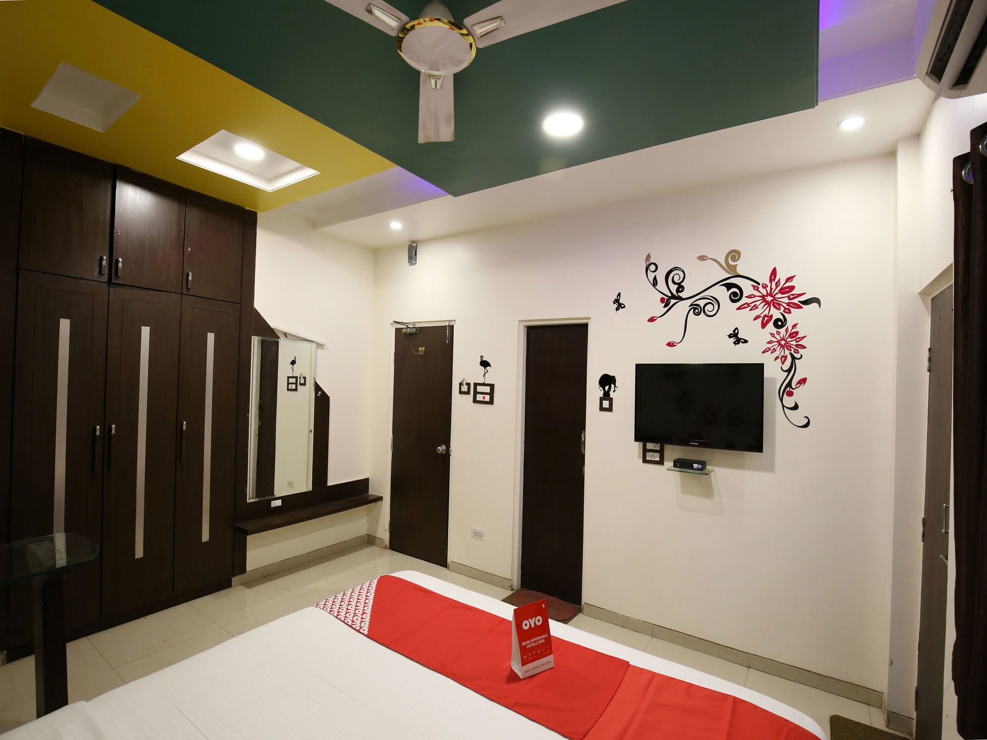 Oyo 11548 Hotel Mrunal Palace Аурангабад Екстериор снимка