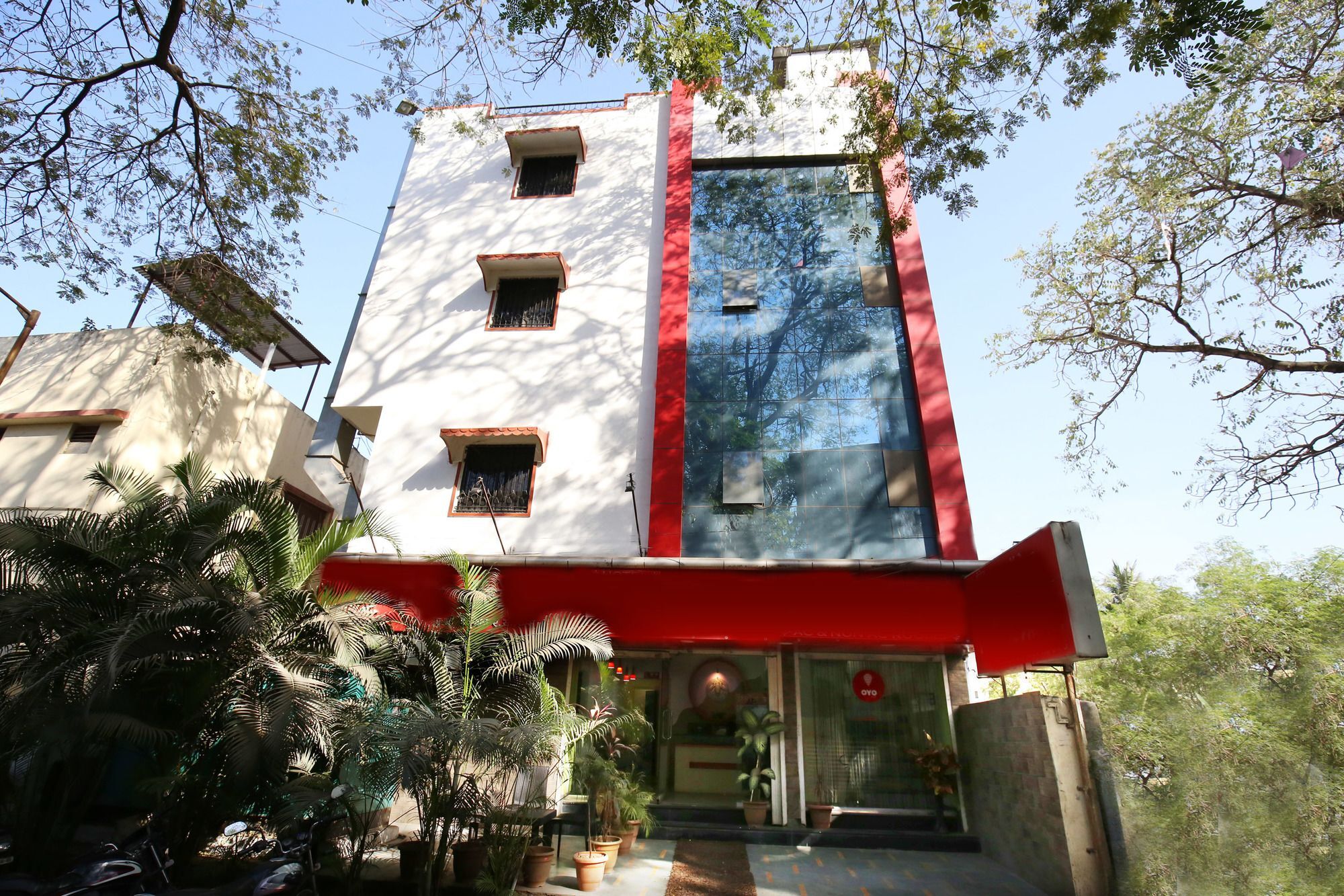 Oyo 11548 Hotel Mrunal Palace Аурангабад Екстериор снимка