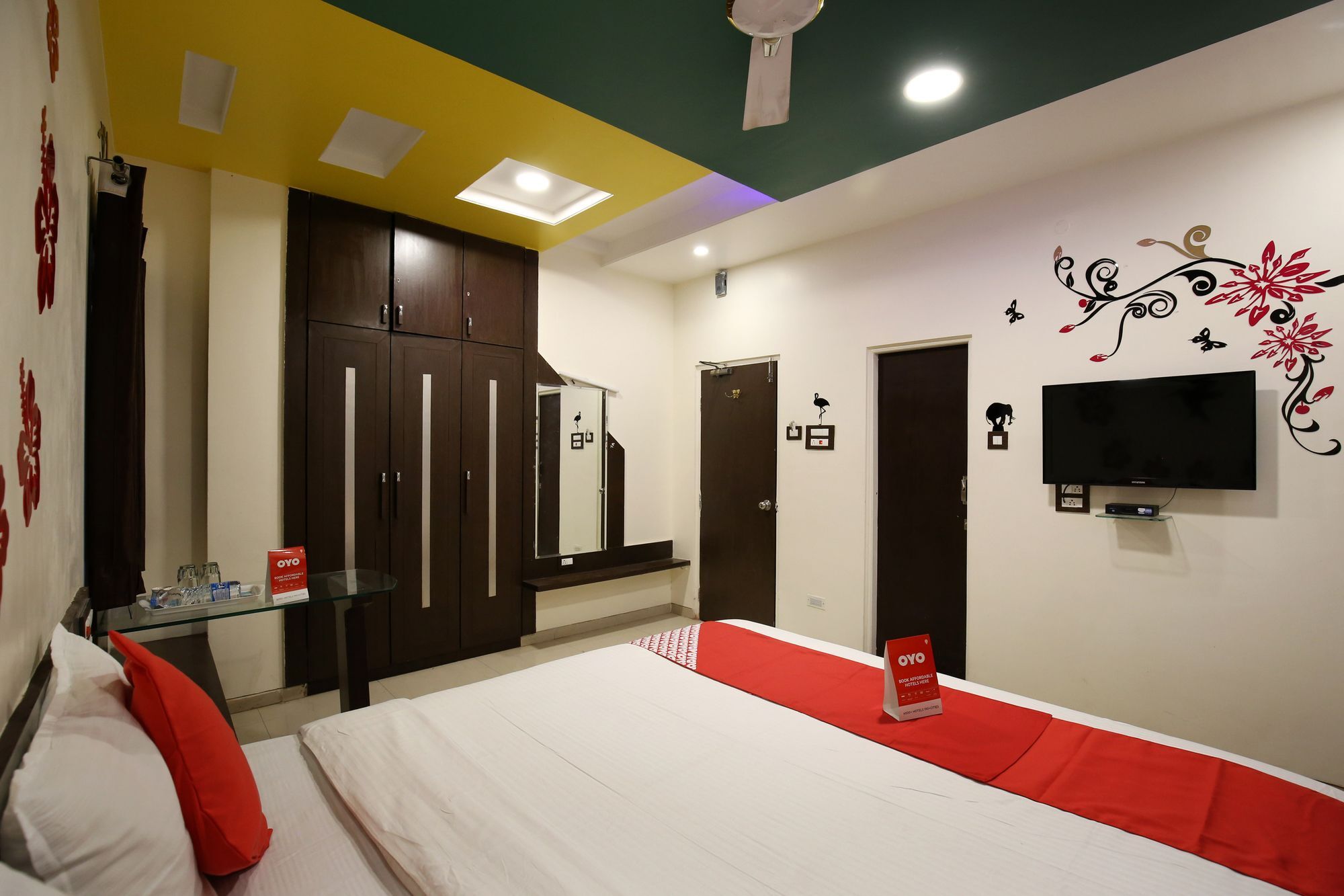 Oyo 11548 Hotel Mrunal Palace Аурангабад Екстериор снимка